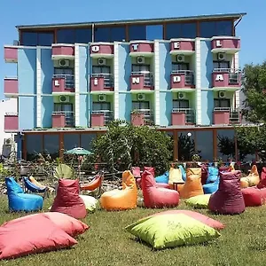 Linda Butik Guemuelduer Hotel